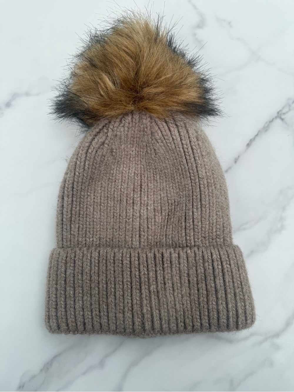 Like New Norla Canada Taupe Knit Pom Beanie Hat - Faux Fur Pom